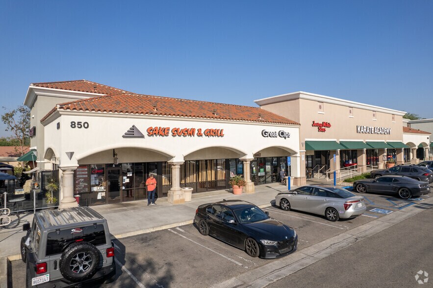 More Photos Of 600-732 N Rose Dr, Placentia General Retail For Lease