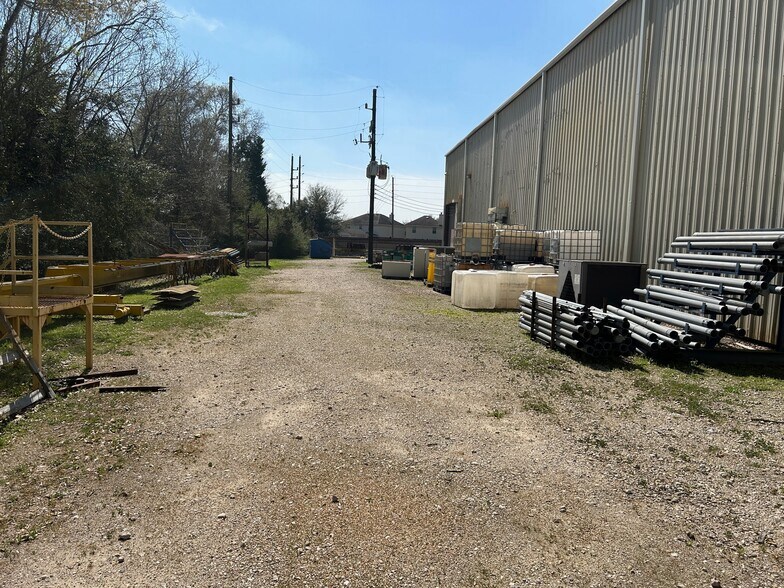 More Photos Of 5510 Spring Stuebner Rd, Spring Warehouse For Lease