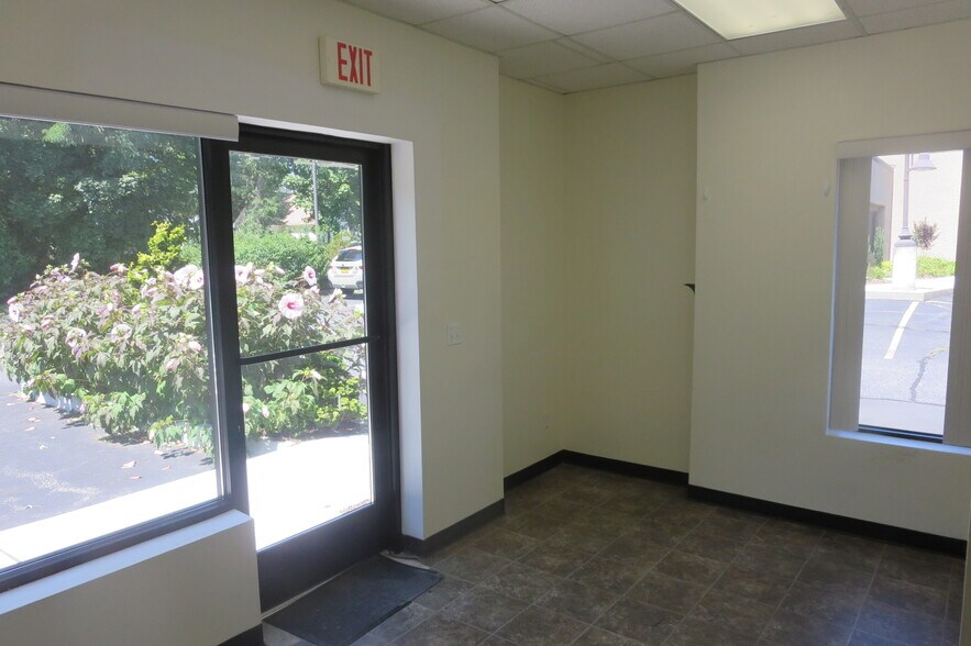 More Photos Of 189 Main Rd, Riverhead Medical For Lease