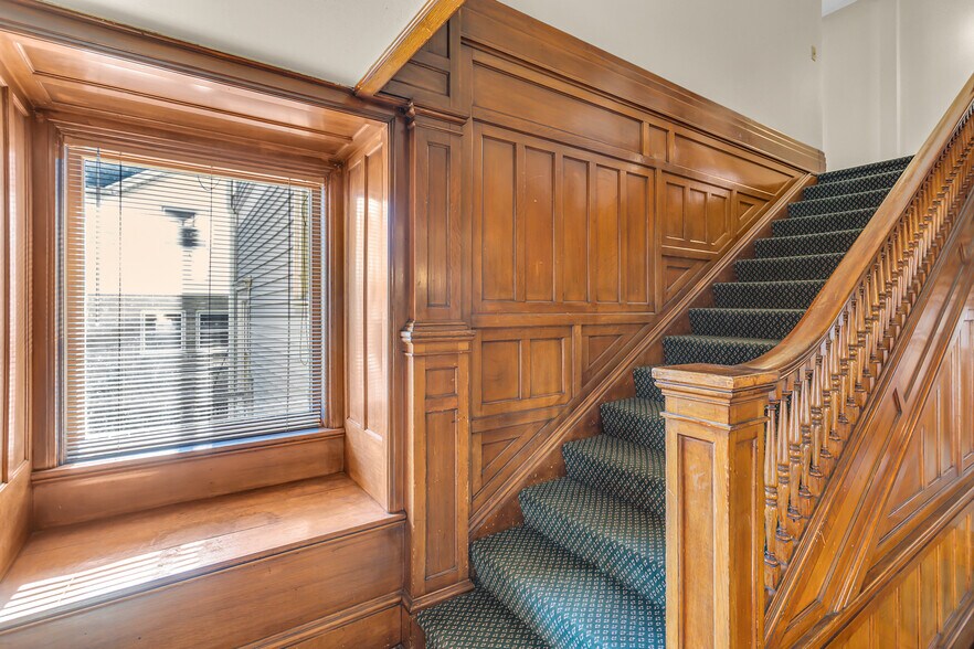 More Photos Of 601 S Jackson St, Jackson Office For Sale