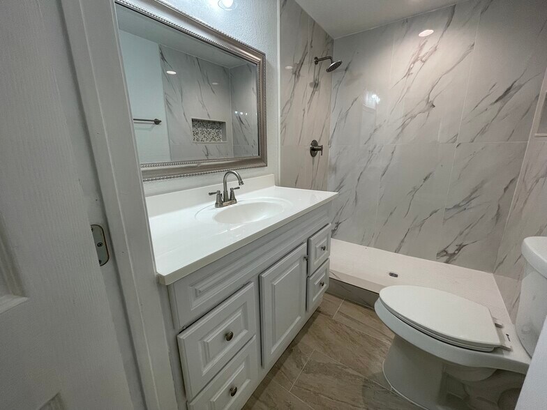 More Photos Of 629 S Gevers St, San Antonio Office For Sale