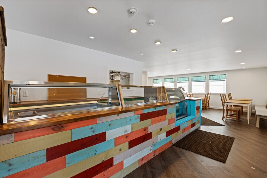 More Photos Of 205 W Main St, Liberty Restaurant For Sale