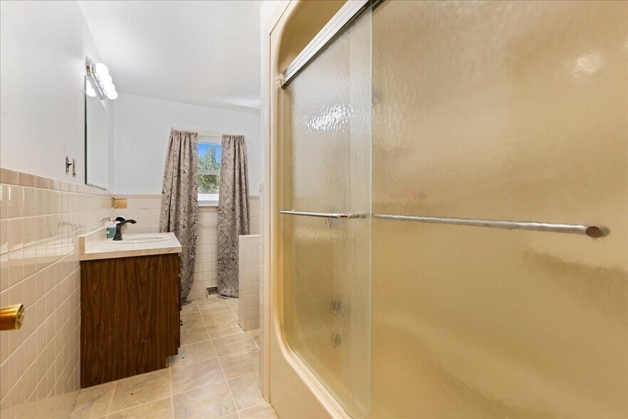 More Photos Of 57 Elm St, Salisbury Industrial For Sale