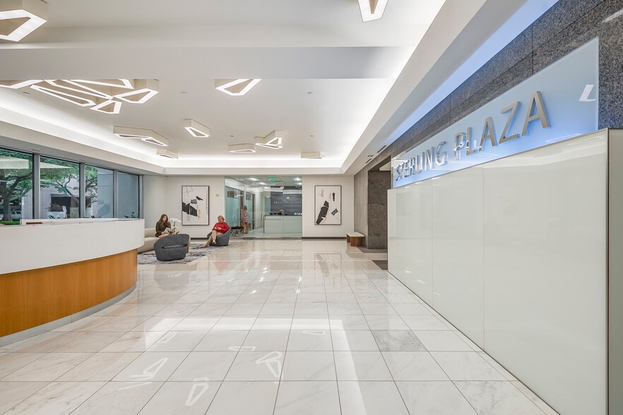 More Photos Of 5949 Sherry Ln, Dallas Office For Sale