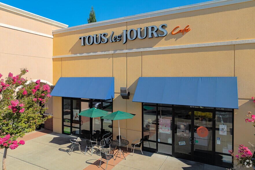 More Photos Of 9400 Fairway Dr, Roseville Storefront For Lease