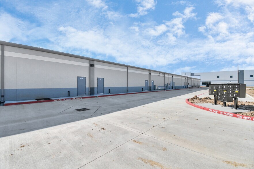 More Photos Of 30625 Kingsland Blvd, Brookshire Storefront For Lease