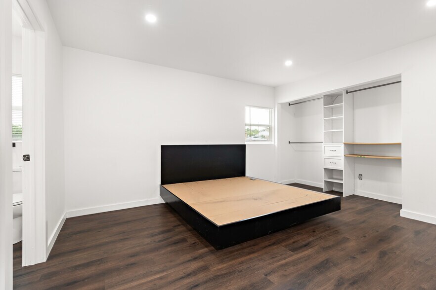 More Photos Of 3212 Robinson Dr, Waco Office Residential For Sale