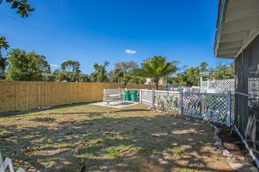 More Photos Of 3100 Areca Ave, Naples Apartments For Sale