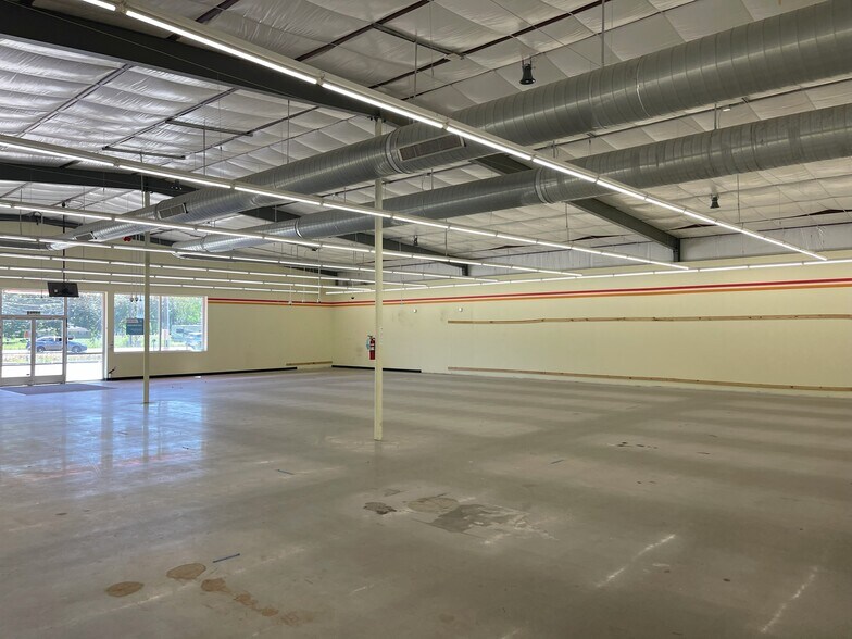 More Photos Of 44034 Highway 429, Saint Amant Freestanding For Lease