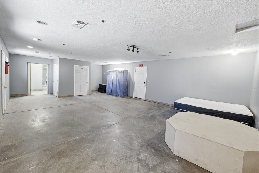 More Photos Of 606 Romero St, Belen Flex For Sale