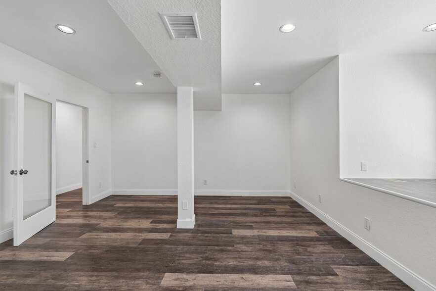 More Photos Of 6536 Lincoln Way N, Saint Petersburg Office For Lease