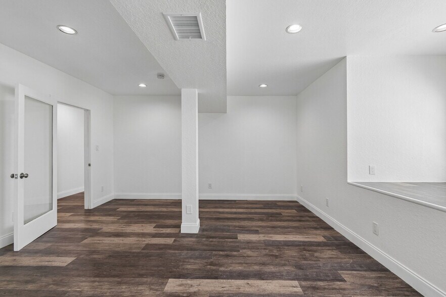 More Photos Of 6536 Lincoln Way N, Saint Petersburg Office For Lease