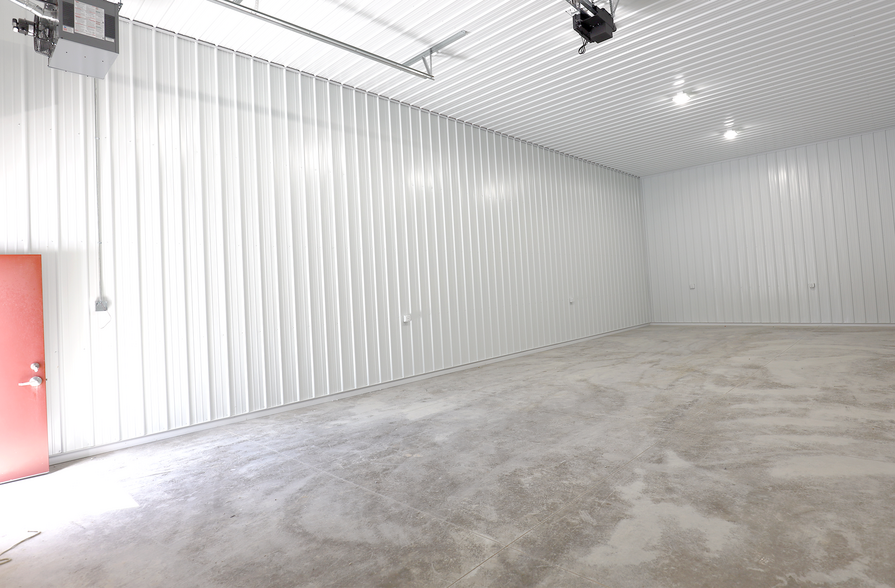 More Photos Of 8691 Wadsworth Rd, Wadsworth Light Manufacturing For Lease