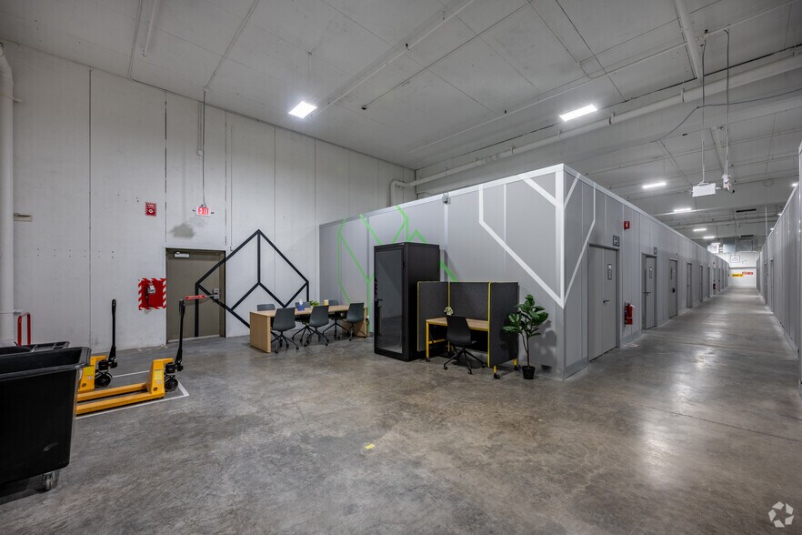 More Photos Of 4440 W Round Lake Rd, Arden Hills Warehouse For Lease