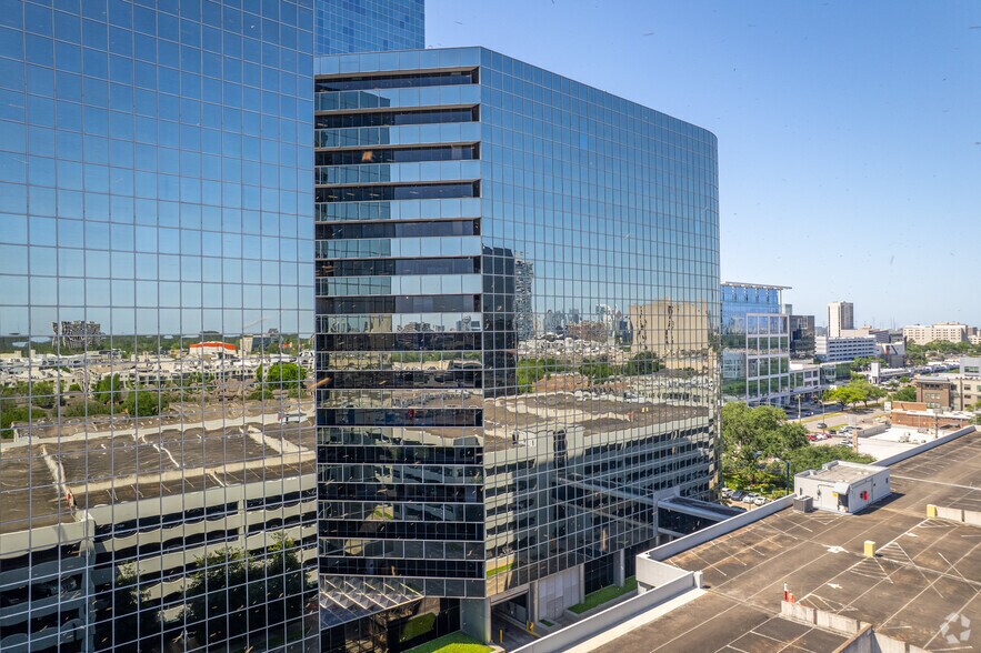 More Photos Of 12 Greenway Plz, Houston Coworking Space