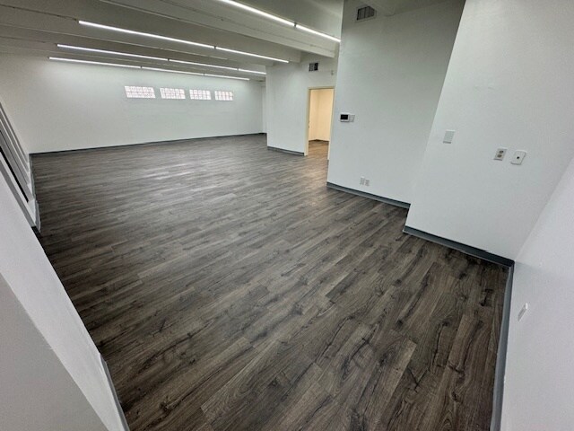 More Photos Of 5930 Star Ln, Houston General Retail For Lease