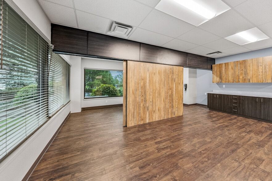 More Photos Of 2166 NW Vine St, Grants Pass Medical For Sale