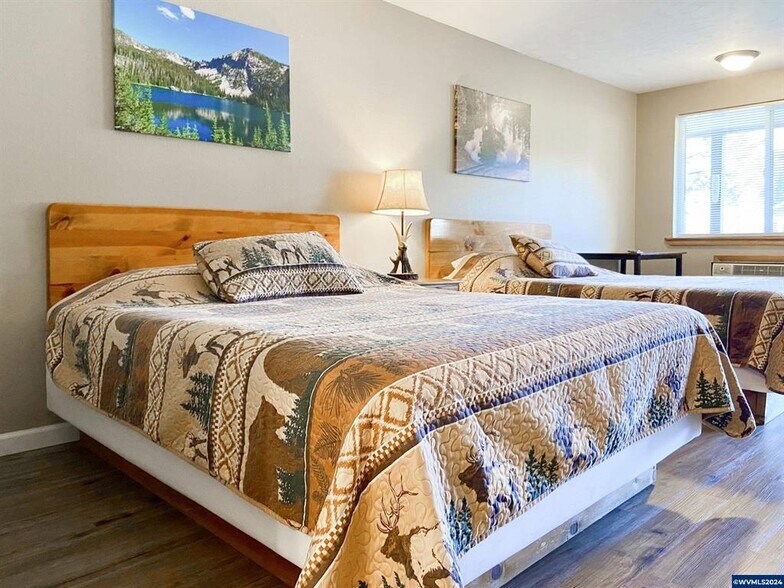 More Photos Of 179 S Mill St, Sumpter Hotel For Sale