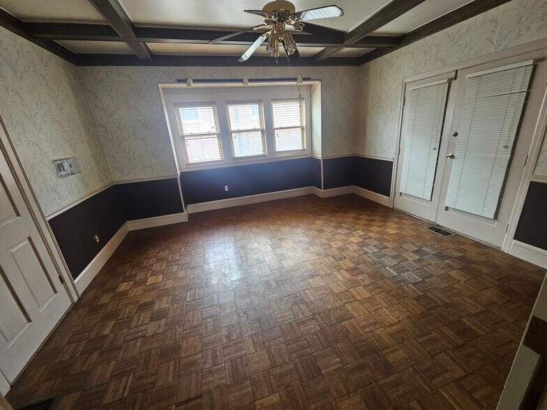 More Photos Of 6132 N College Ave, Indianapolis Office For Lease