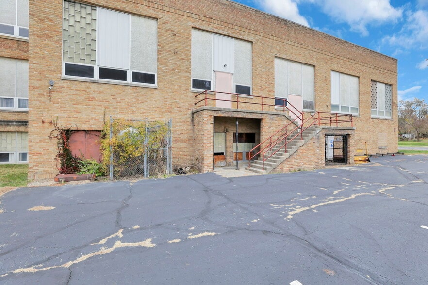 More Photos Of 300 E Auburn Ave, Springfield Office For Sale