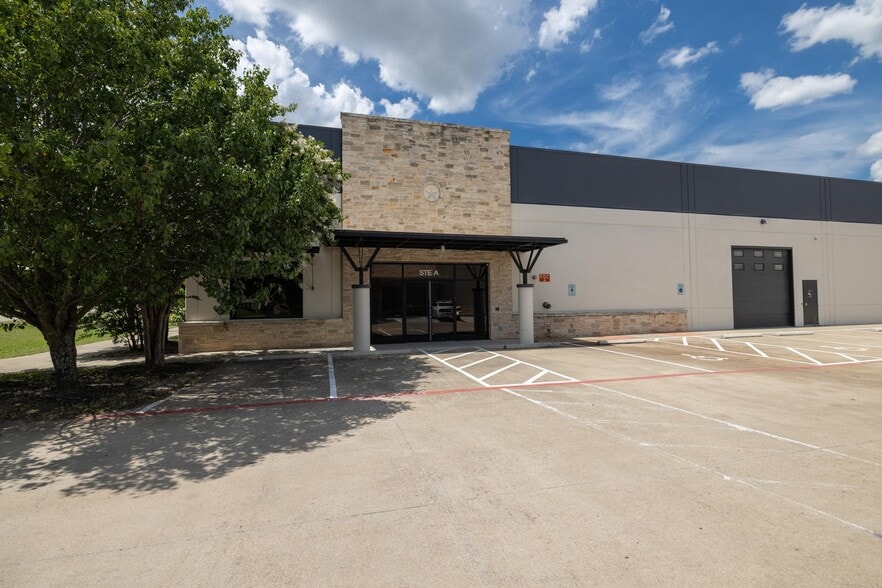 More Photos Of 190 N Bagdad Rd, Leander Unknown For Lease