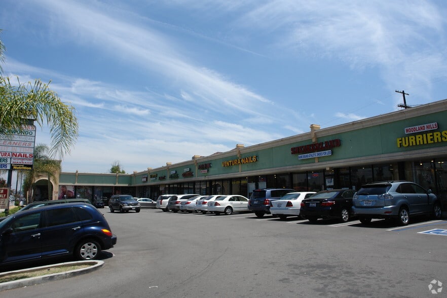 More Photos Of 22864-22898 Ventura Blvd, Woodland Hills Storefront For Lease