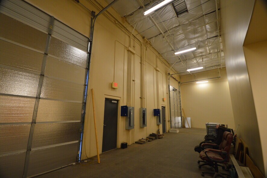 More Photos Of 2222 W Parkside Ln, Phoenix Research And Development For Sale
