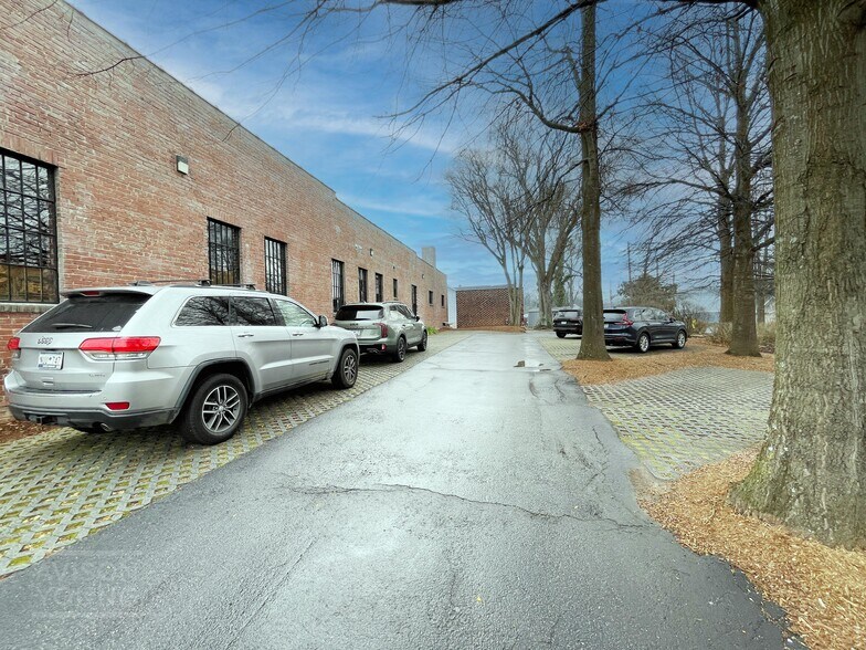 More Photos Of 1040 W Washington St, Greenville Office For Lease