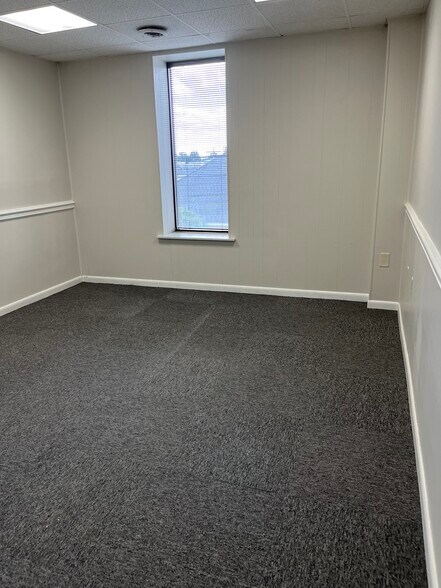 More Photos Of 247 28th St, Newport News Office For Sale