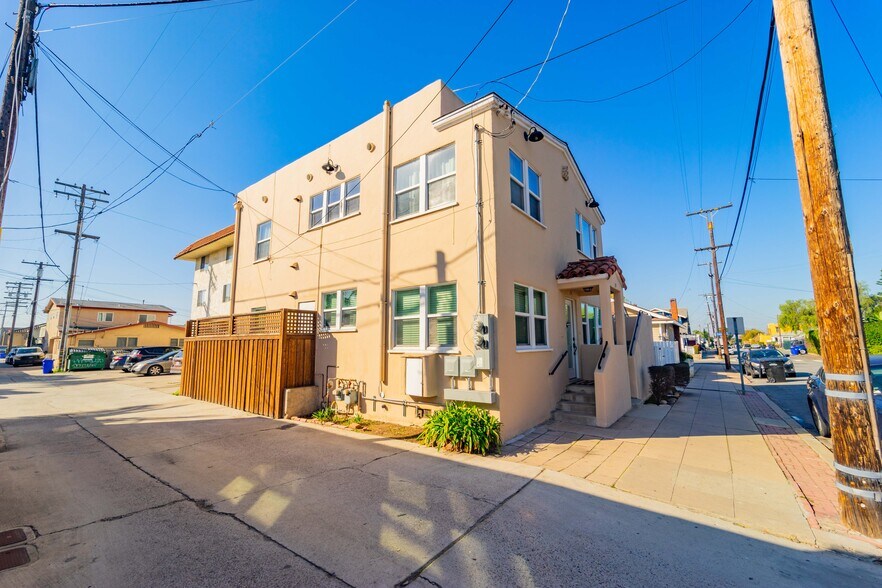 More Photos Of 4095 Front St, San Diego Apartments For Sale