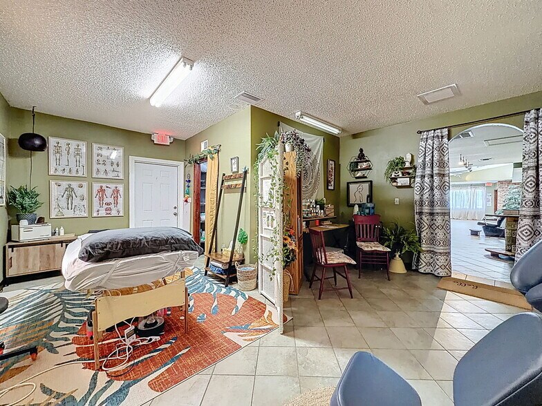 More Photos Of 13414 US Highway 19, Hudson Showroom For Lease