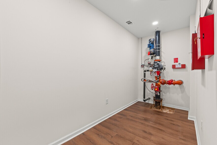More Photos Of 701 Lovvorn Rd, Carrollton Warehouse For Sale