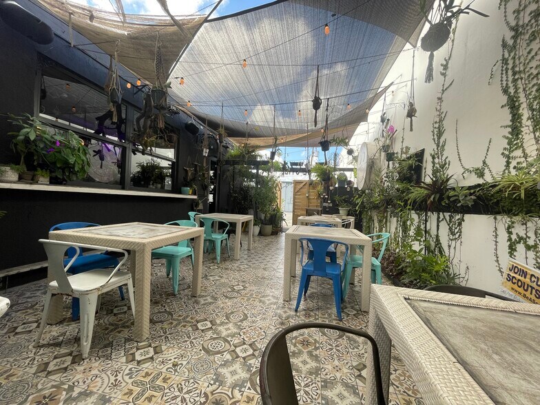 More Photos Of 201-205 NE 31st St, Oakland Park Restaurant For Sale