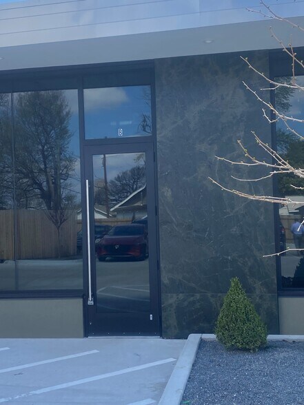 More Photos Of 1019 S Quincy Ave, Tulsa Storefront Retail Office For Lease