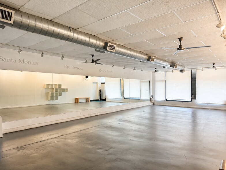 More Photos Of 1330 N Highland Ave, Los Angeles Freestanding For Lease
