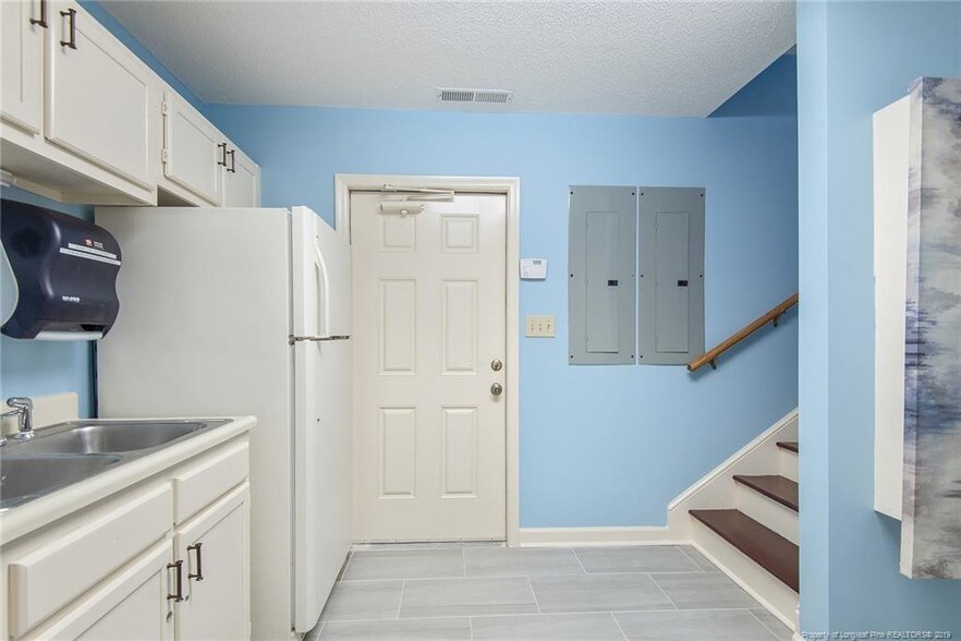 More Photos Of 1207 Walter Reed Rd, Fayetteville Medical For Lease