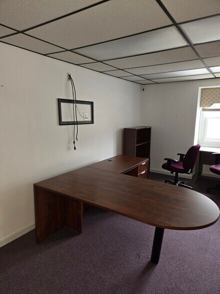 More Photos Of 199 N Woodbury Rd, Pitman Office For Lease