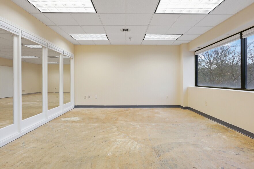 More Photos Of 339 Buschs Frontage Rd, Annapolis Medical For Lease