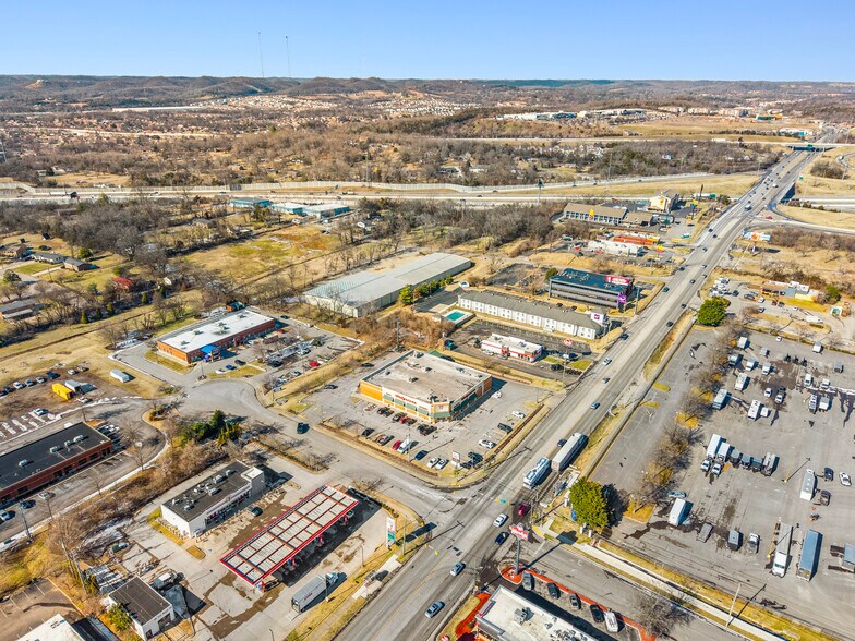 More Photos Of 200 W Maplewood Ln, Nashville Drugstore For Sale