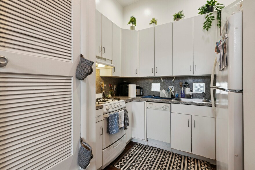 More Photos Of 4444-4448 Main St, Philadelphia Apartments For Sale