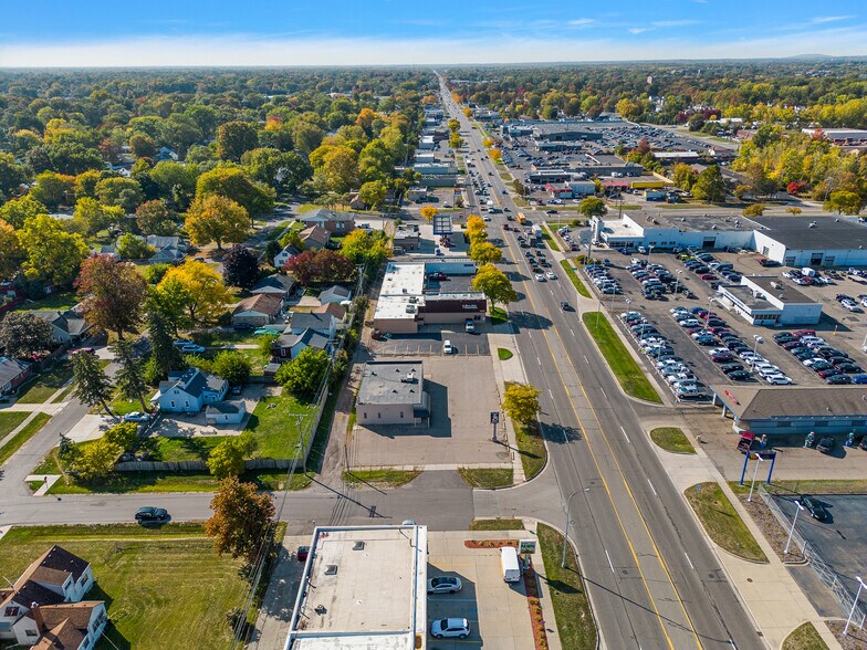 More Photos Of 32611 Ford Rd, Garden City Freestanding For Lease