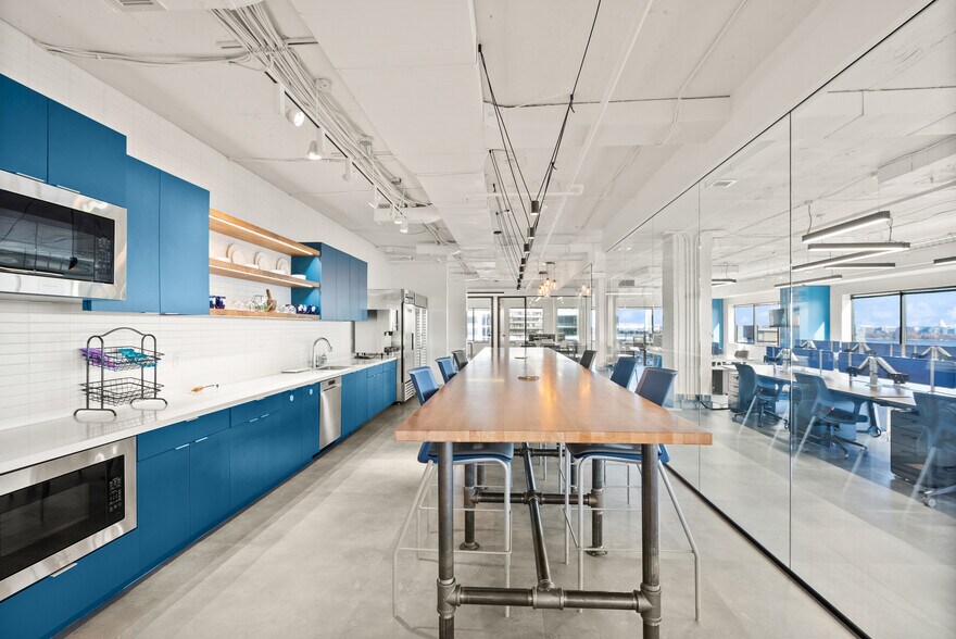 More Photos Of 1550 Crystal Dr, Arlington Office For Lease