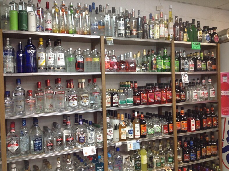 More Photos Of 529 Iris Dr, Sterling General Retail For Sale