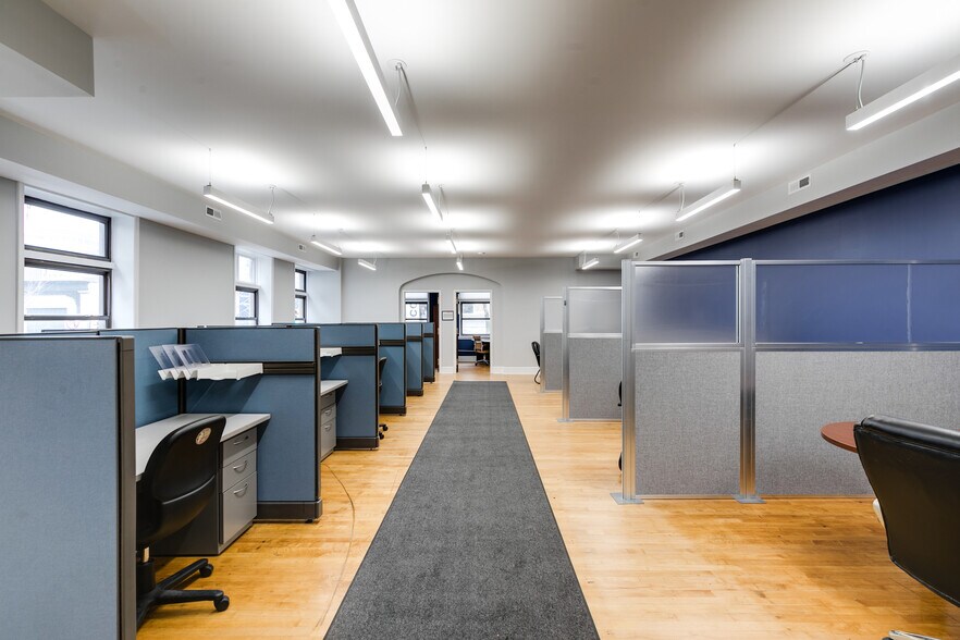 More Photos Of 424 E Grace St, Richmond Bank For Lease