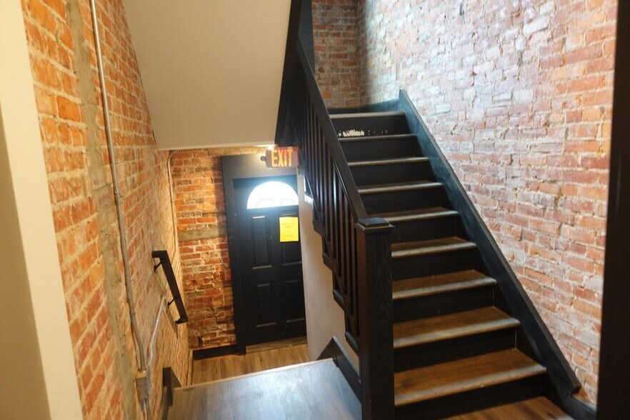 More Photos Of 1386 E Main St, Columbus Office For Lease