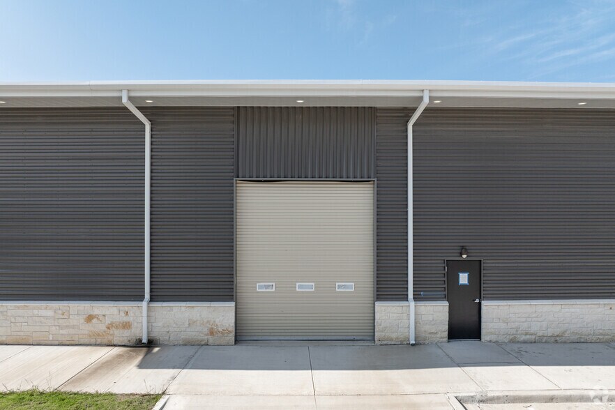 More Photos Of 2202 Sam Rayburn Hwy, Melissa Warehouse For Sale
