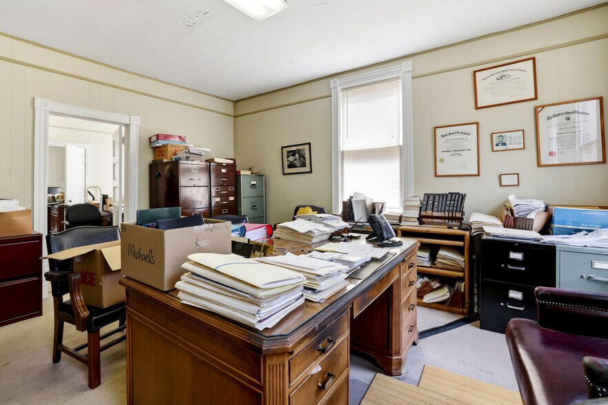 More Photos Of 3 E Market St, Leesburg Office For Sale