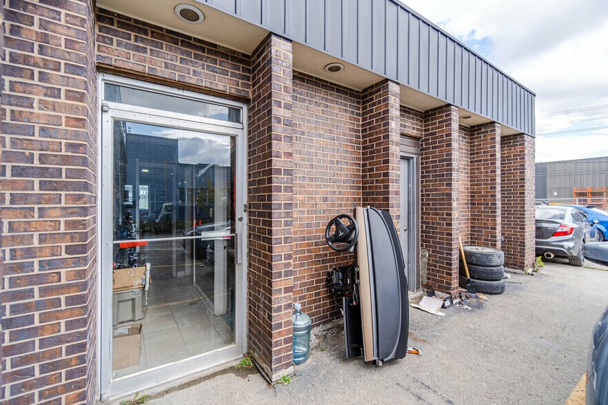 More Photos Of 26 Bramsteele Rd, Brampton Industrial For Sale