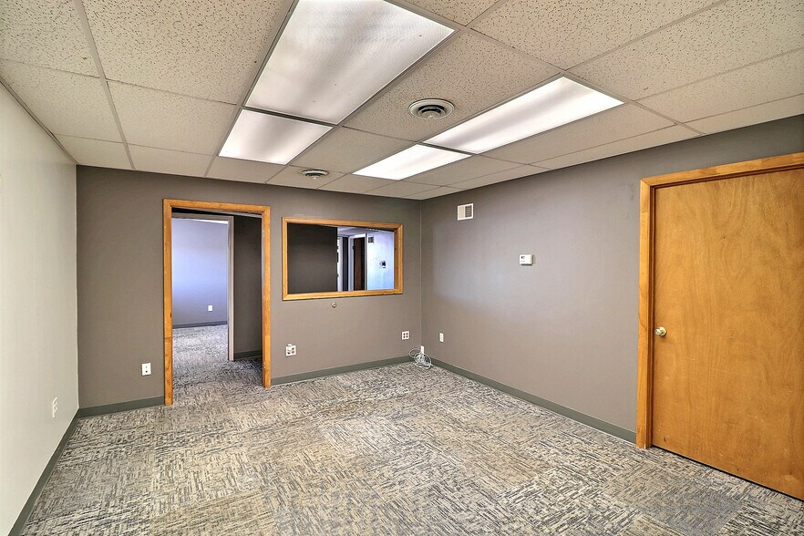 More Photos Of 1616 2nd Ave, Greeley Service For Lease