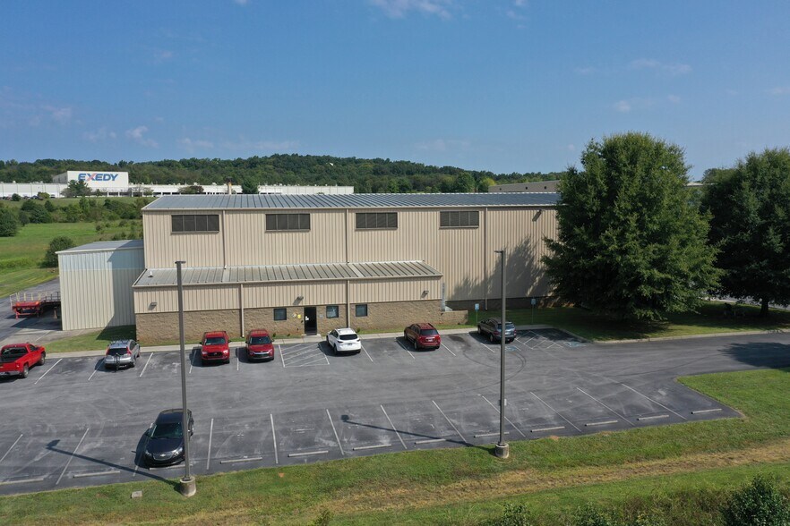 More Photos Of 9533 Commission Dr, Mascot Manufacturing For Lease